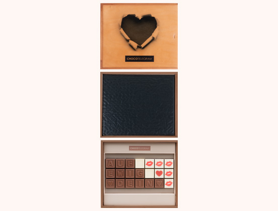 Einzigartige Merkmale eines Schokoladentelegramms in einer Schachtel zum Valentinstag