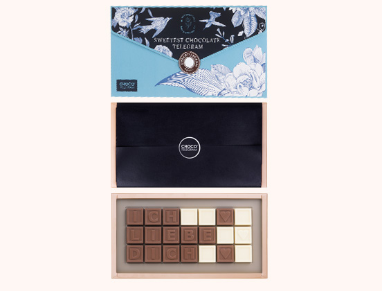 Einzigartige Merkmale eines Schokoladentelegramms in einem Umschlag zum Valentinstag