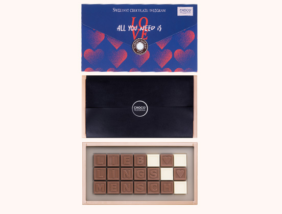 Einzigartige Merkmale eines Schokoladentelegramms in einem Umschlag zum Valentinstag