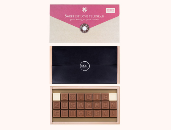Einzigartige Merkmale eines Schokoladentelegramms in einem Umschlag zum Valentinstag