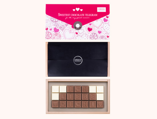 Einzigartige Merkmale eines Schokoladentelegramms in einem Umschlag zum Valentinstag
